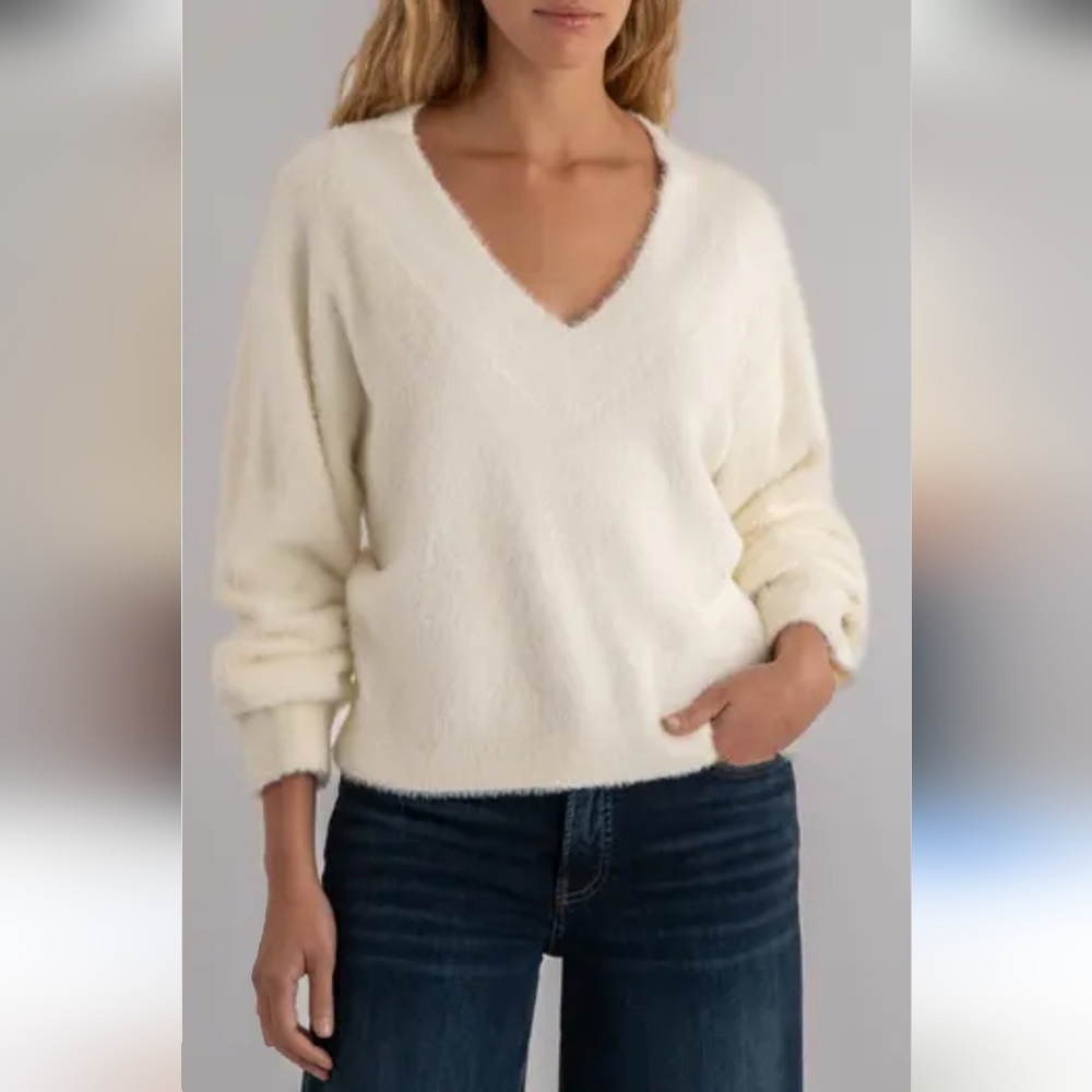 Whiteroom + Cactus Women's Cream Cozy V-Neck Sweater Size M